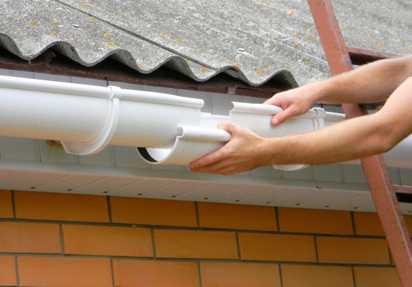 Cost of Gutter Hanging in Chillicothe
